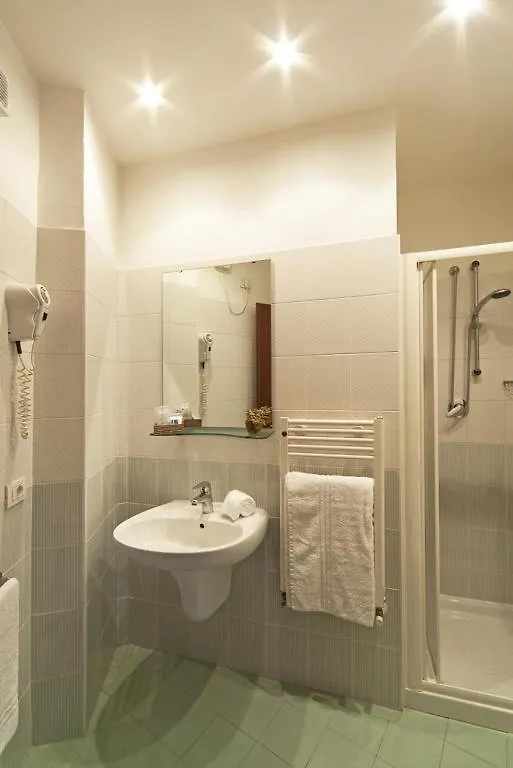 Hotel Regina Fronte Mare Rimini 3*,  Włochy