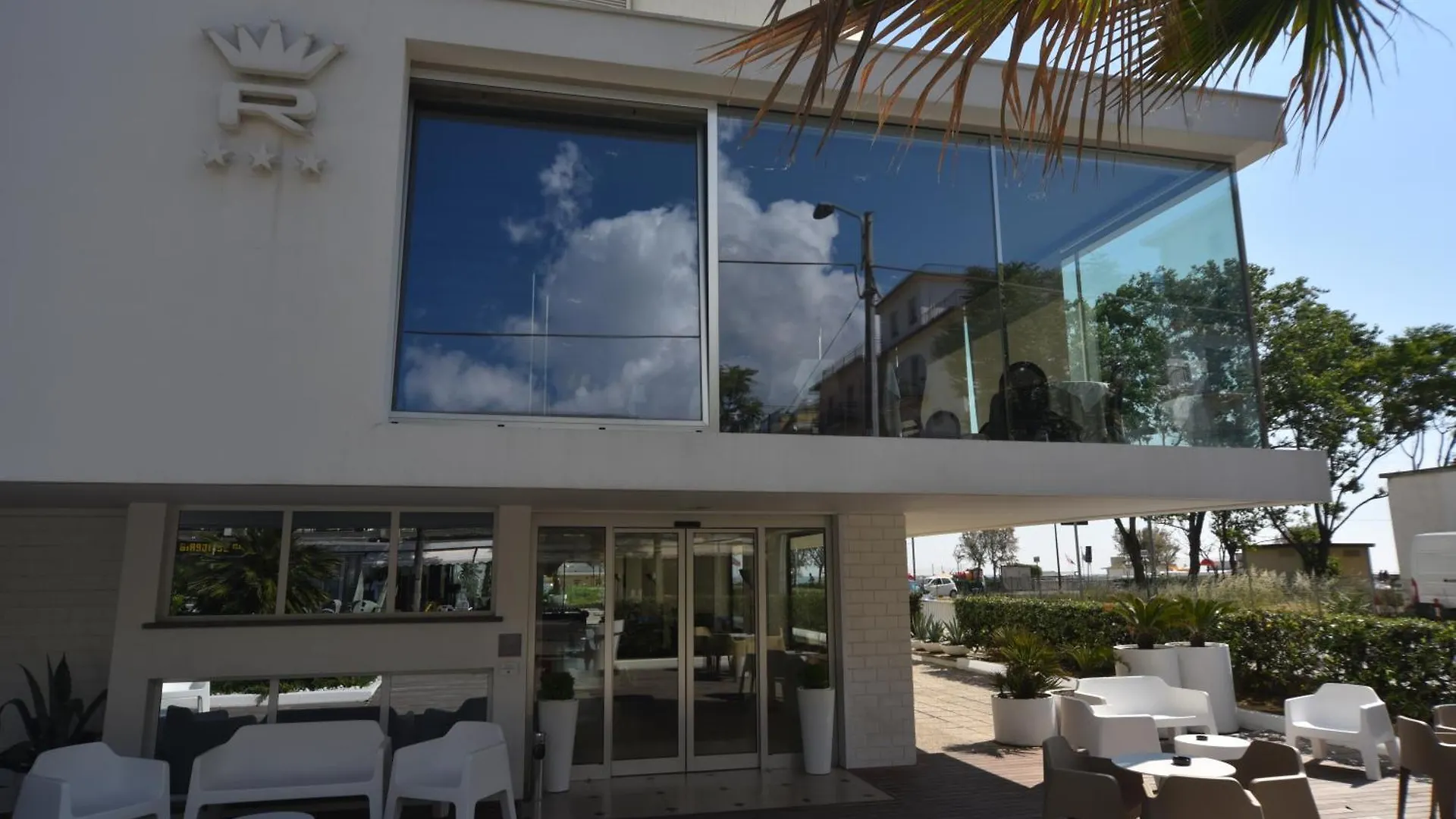 Hotel Regina Fronte Mare Rimini 3*,