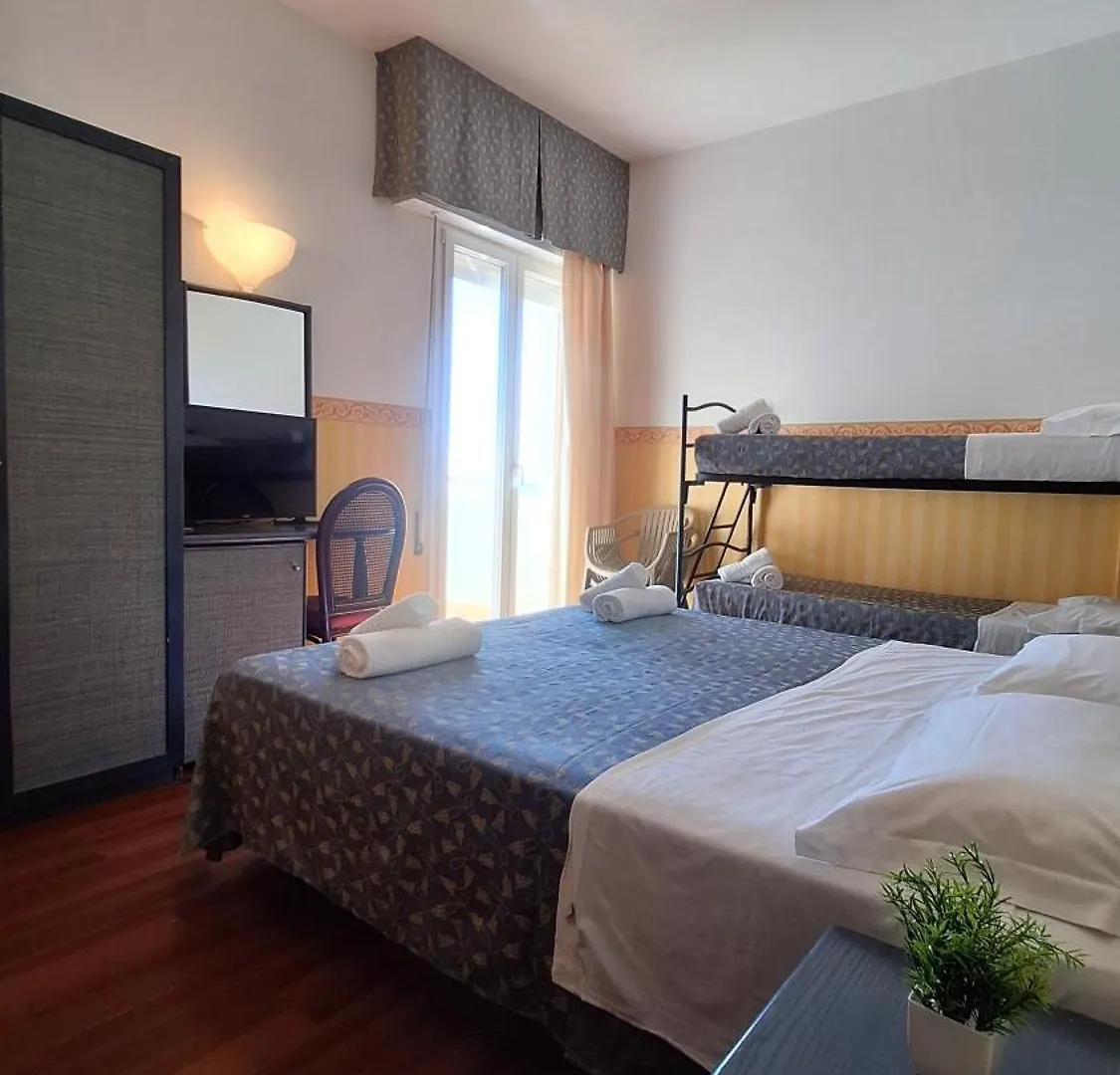 Hotel Regina Fronte Mare Rimini 3*,