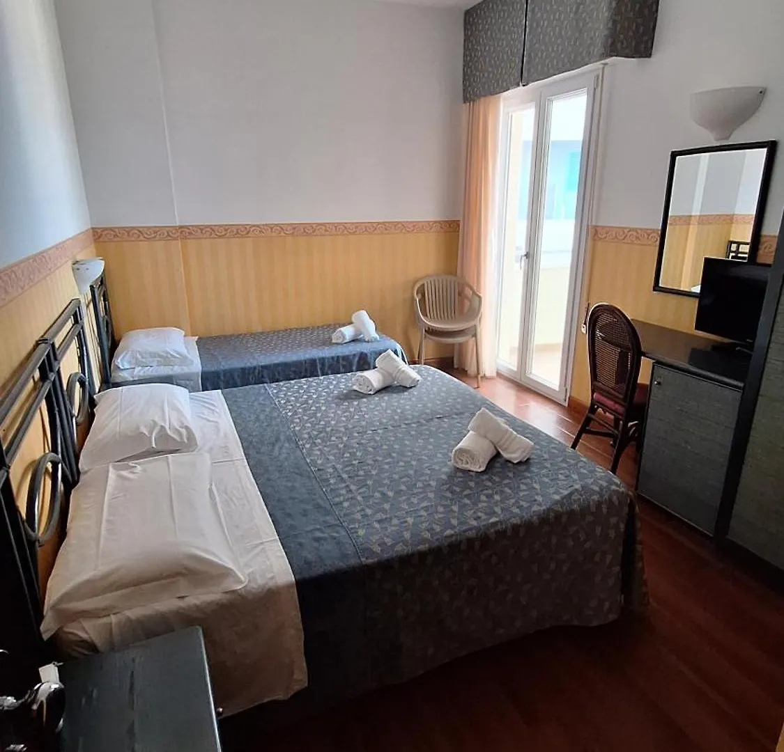 Hotel Regina Fronte Mare Rimini 3*,