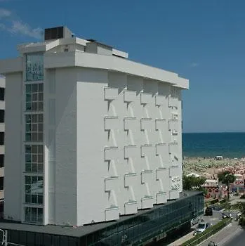 Hotel Regina in spiaggia Rimini