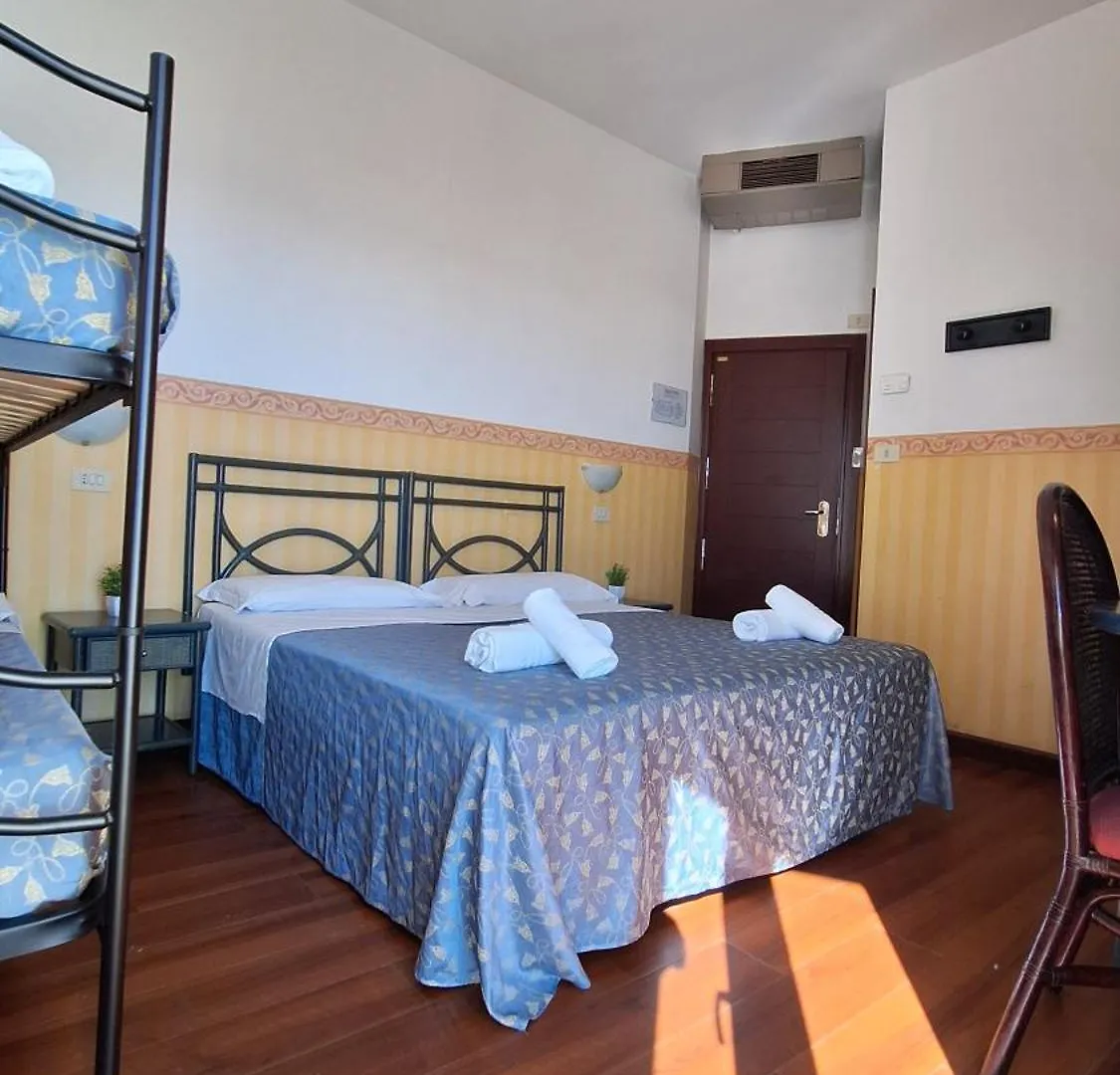 Hotel Regina in spiaggia Rimini 3*,