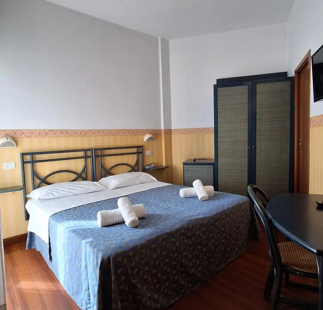 Hotel Regina in spiaggia Rimini 3*,
