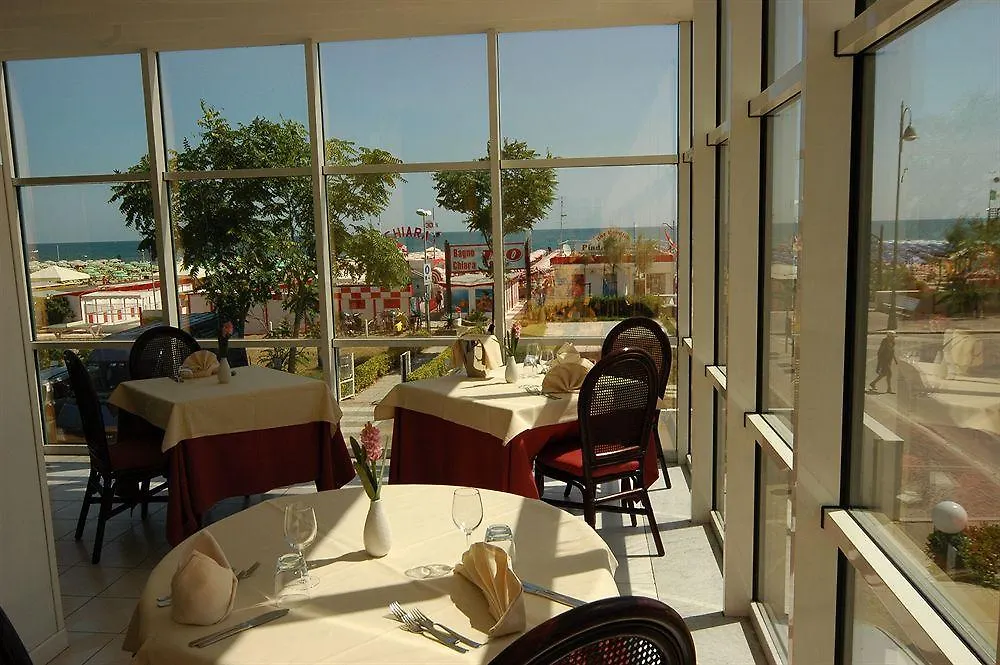 Hotel Regina in spiaggia Rimini 3*,