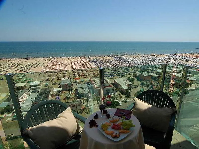 Hotel Regina in spiaggia Rimini