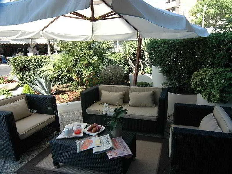 Hotel Regina in spiaggia Rimini